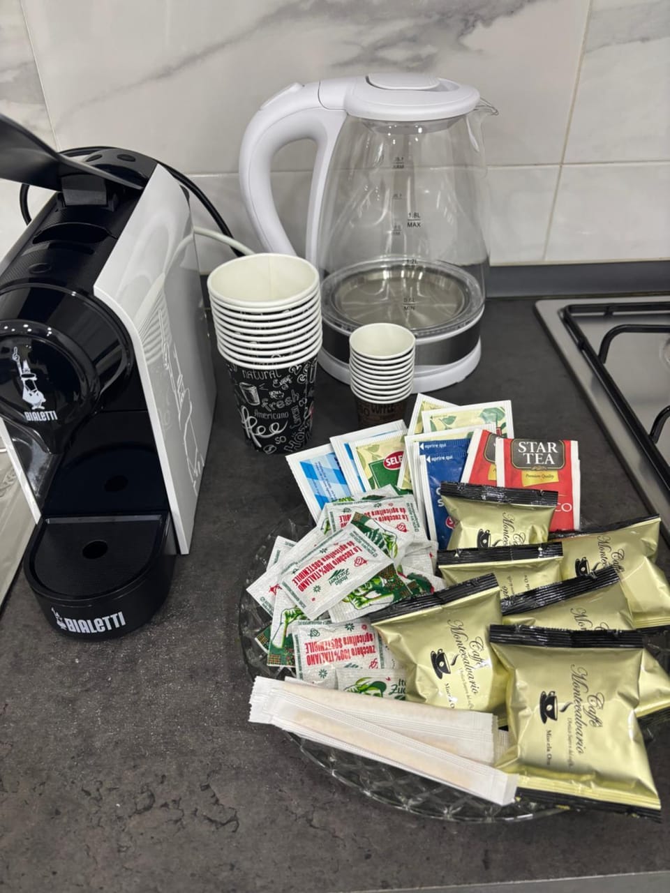 Coffee/tea facilities, Kitchen or kitchenette