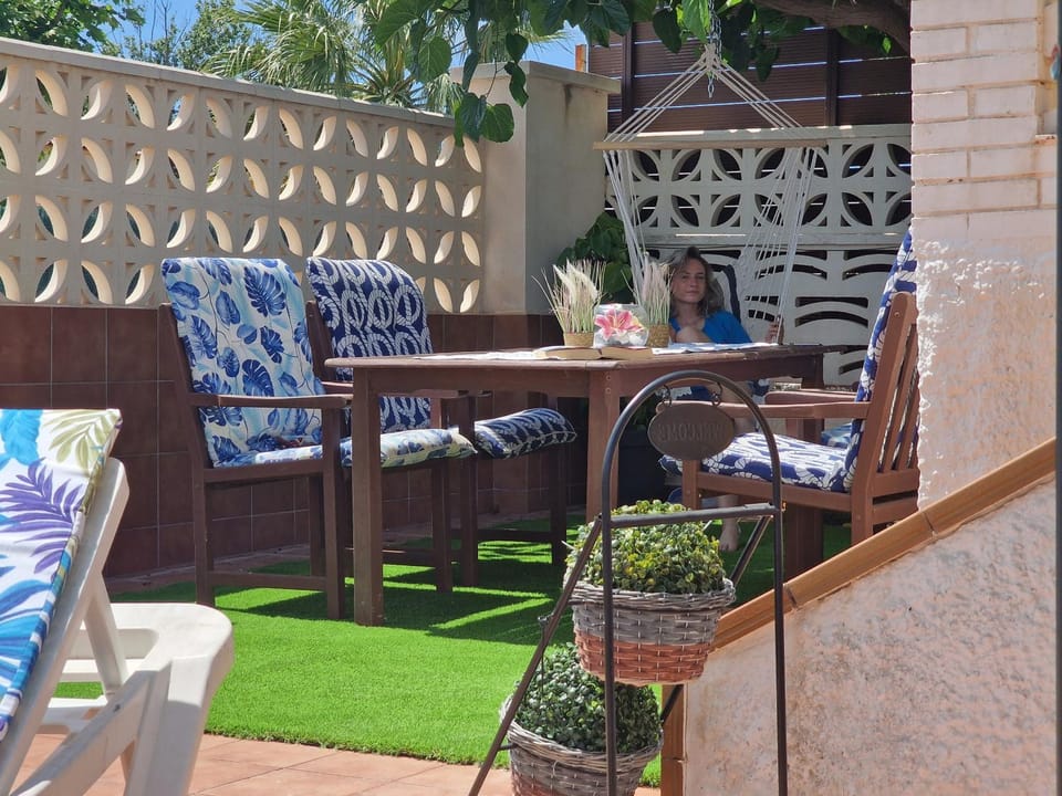 Property building, Facade/entrance, Off site