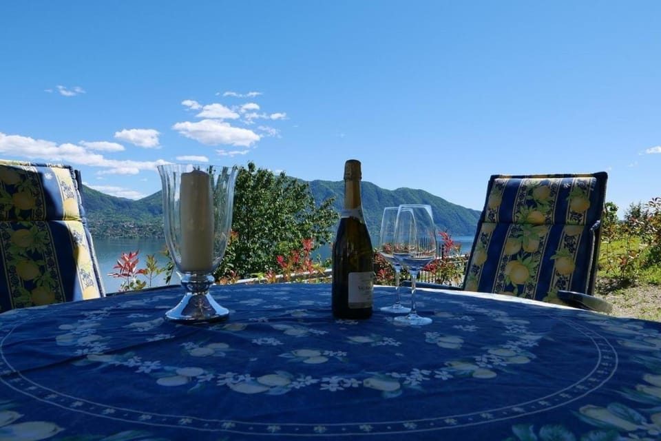 Balcony/Terrace, Lake view, Mountain view