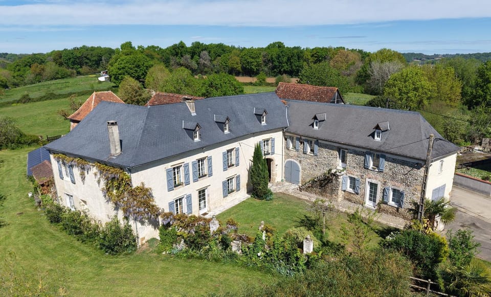 Property building, Day, Natural landscape, Bird's eye view, View (from property/room), Landmark view