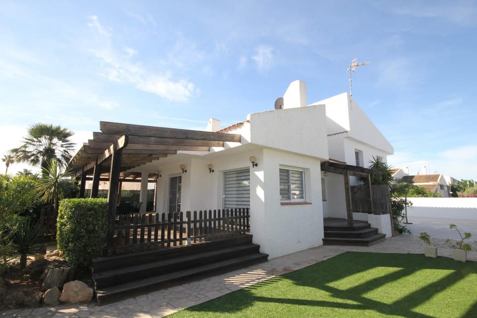 Property building, Facade/entrance, Off site