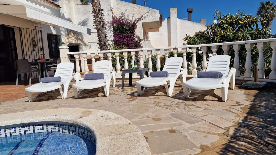 Riumar "Noella", 200m to beach, private pool, On-Site-Service, dog beach House in Montsià