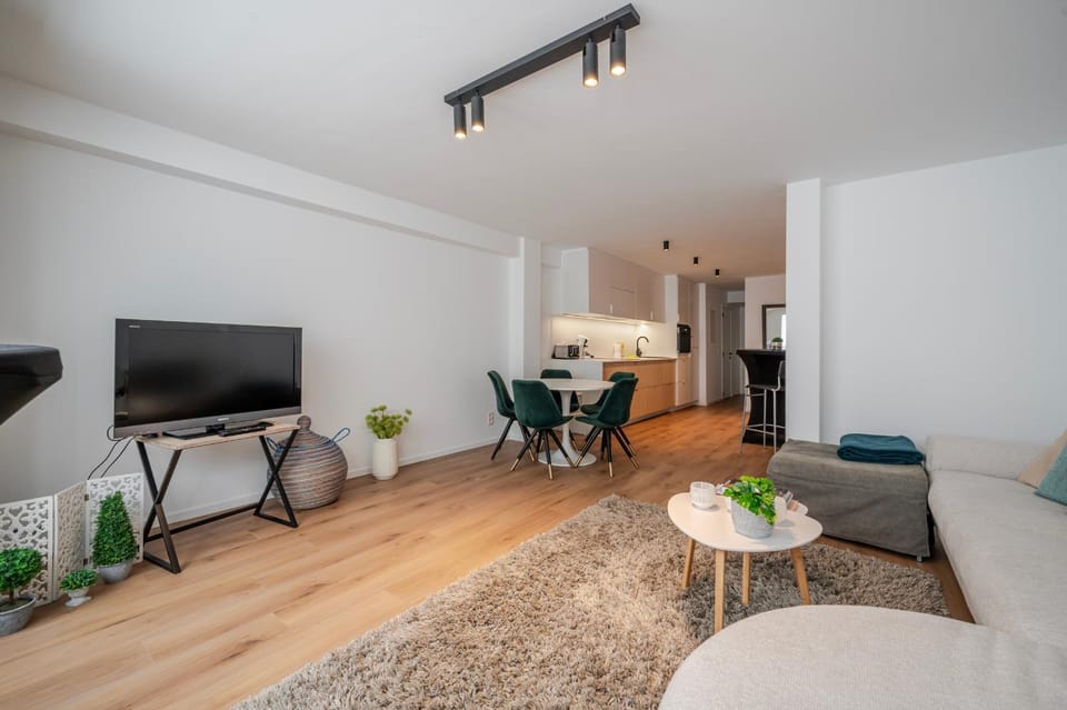 Seating area, Dining area, kitchen