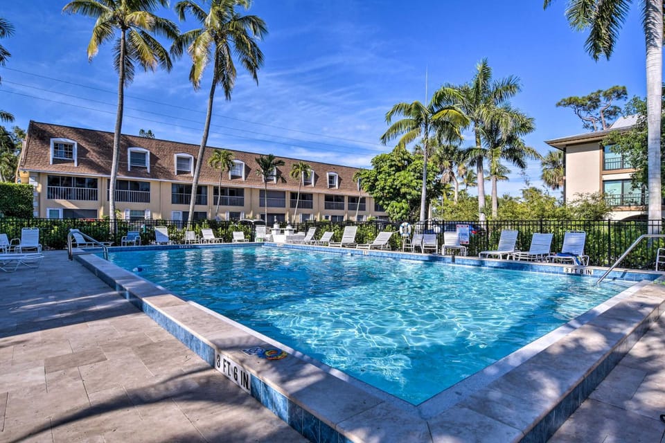 Luxe Naples Escape: Walk to Beach & Downtown! House in Naples