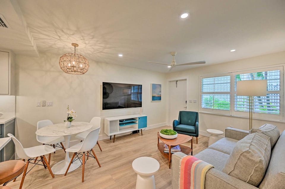 Luxe Naples Escape: Walk to Beach & Downtown! House in Naples