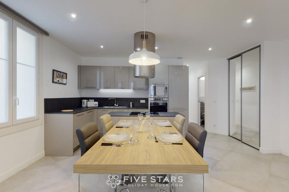 Kitchen or kitchenette, Dining area, minibar, pet friendly, stove