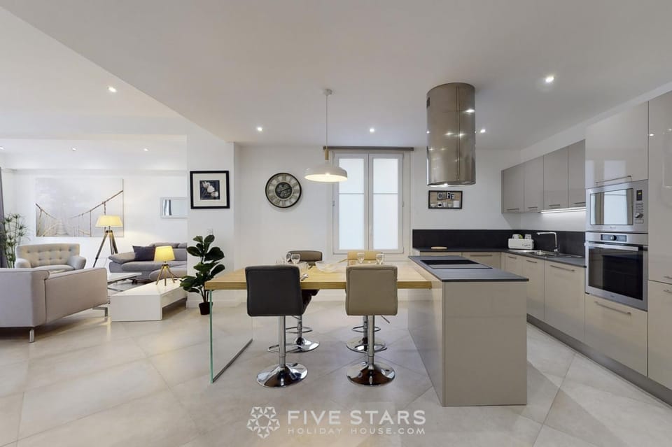 Kitchen or kitchenette, Dining area, dishwasher, minibar, pet friendly, stove, toaster