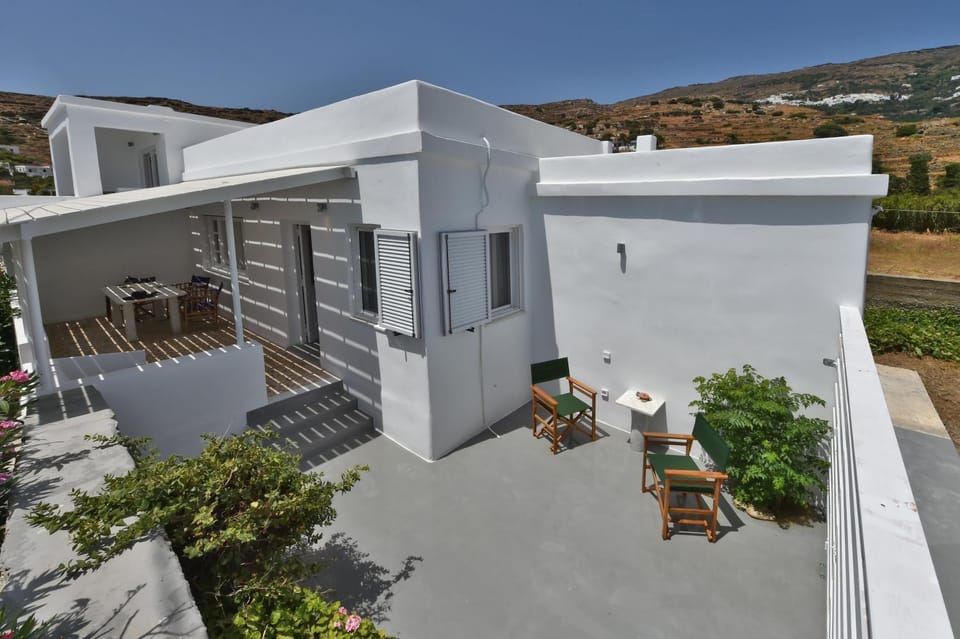 Property building, Patio, Balcony/Terrace