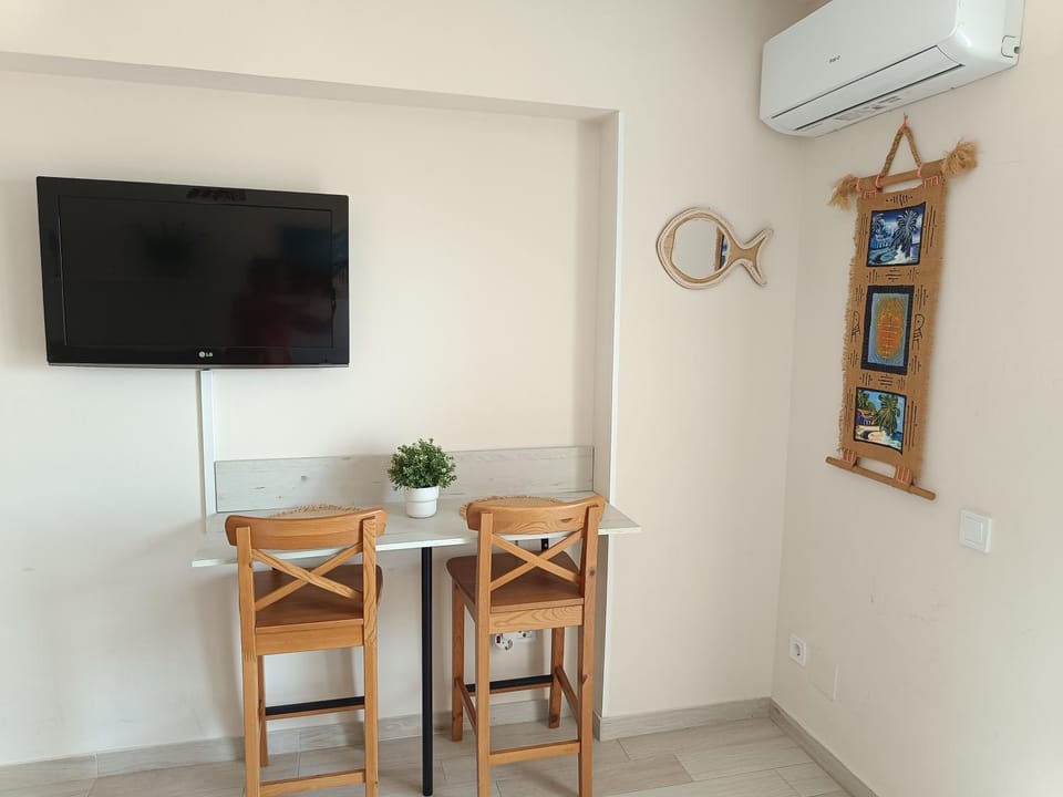 TV and multimedia, Living room, Dining area