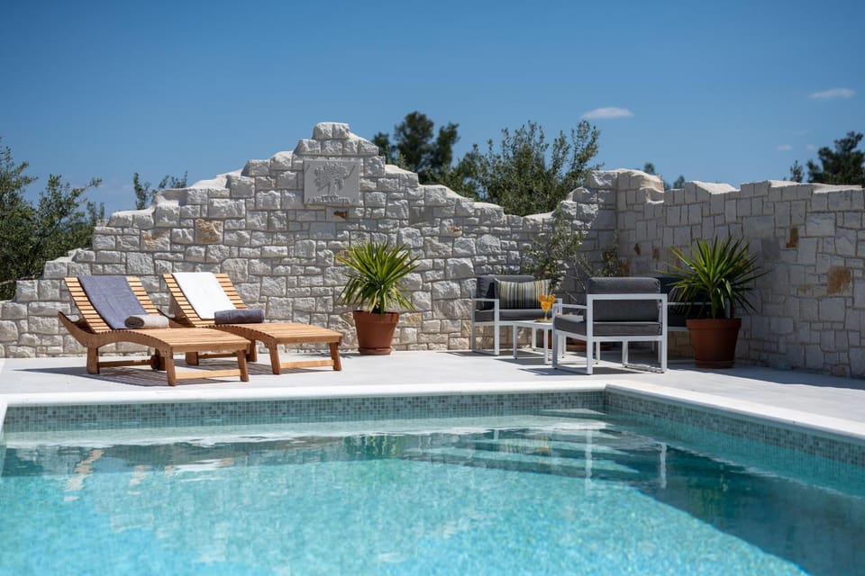 Seating area, Swimming pool, sunbed