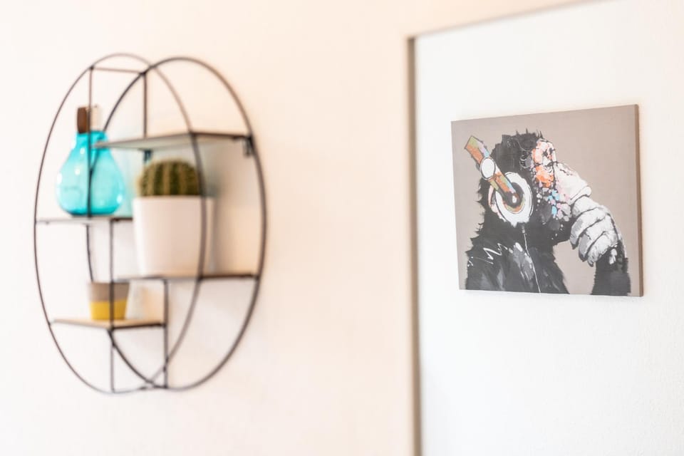 Photo of the whole room, Decorative detail