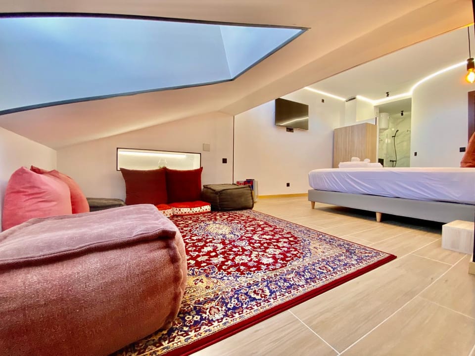 Bed, Photo of the whole room, Bedroom