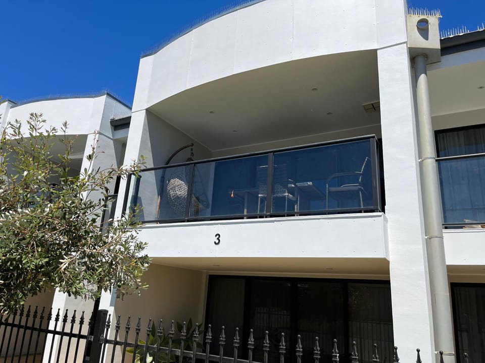 Moana Seaside Retreat - 2 Bedroom, spa , living area & pet friendly Apartment in Adelaide