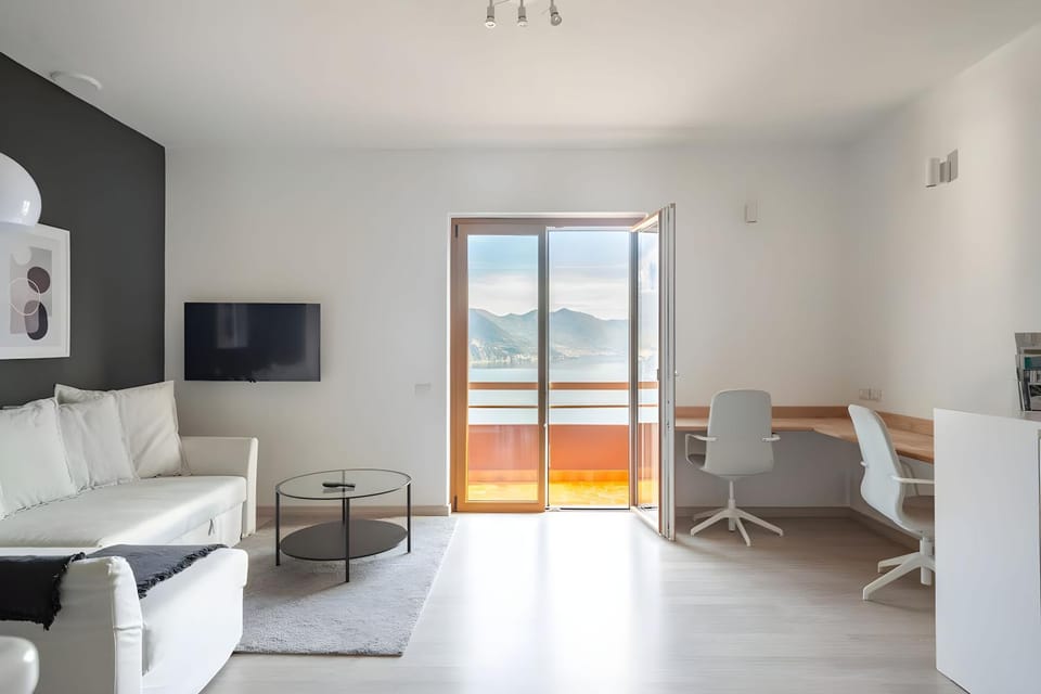 TV and multimedia, Living room, Lake view