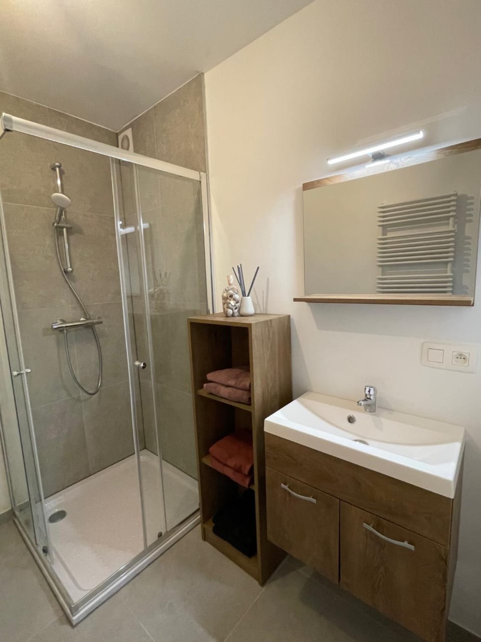 Shower, Bathroom