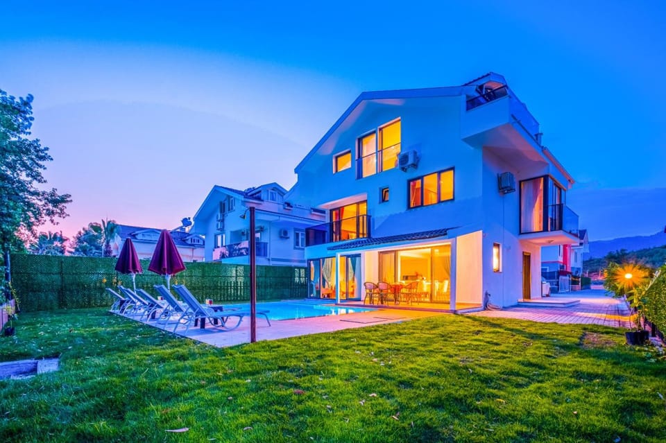 Property building, Garden