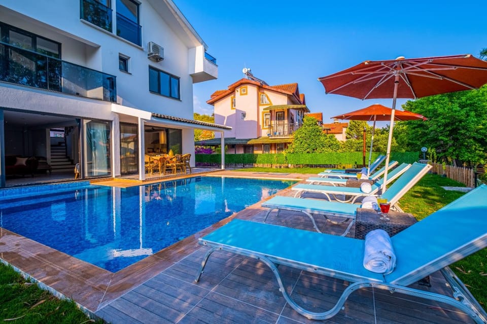 Property building, Swimming pool