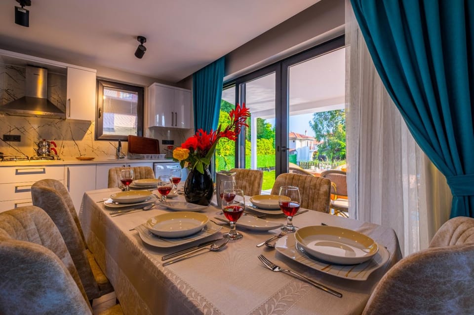 Restaurant/places to eat, Dining area