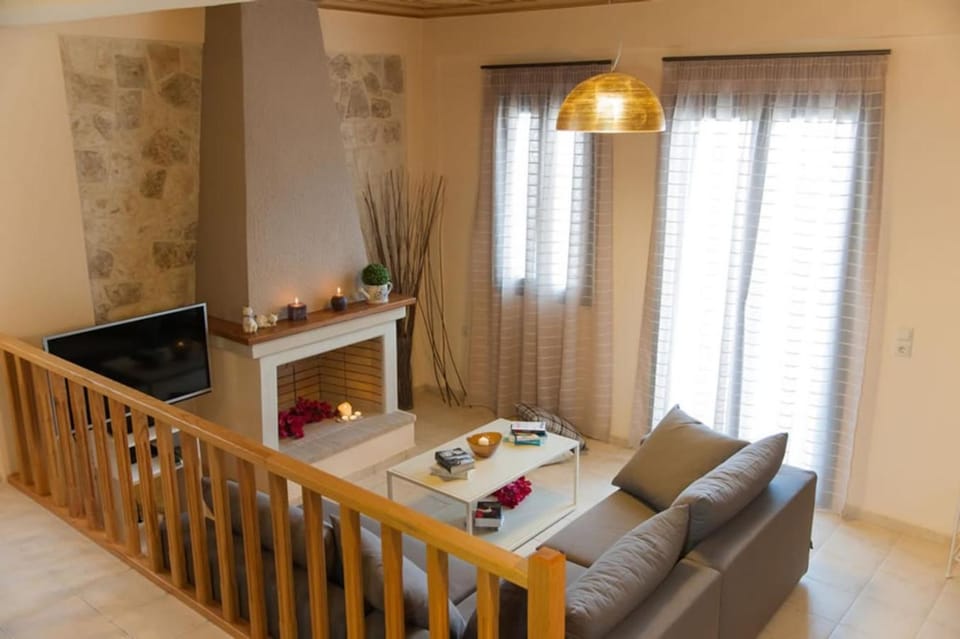 Communal lounge/ TV room, Living room, Seating area