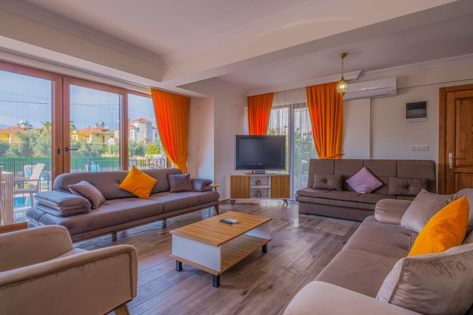 Communal lounge/ TV room