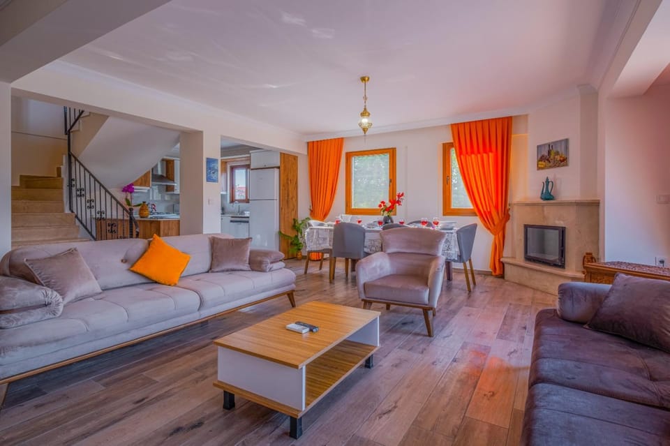 Communal lounge/ TV room