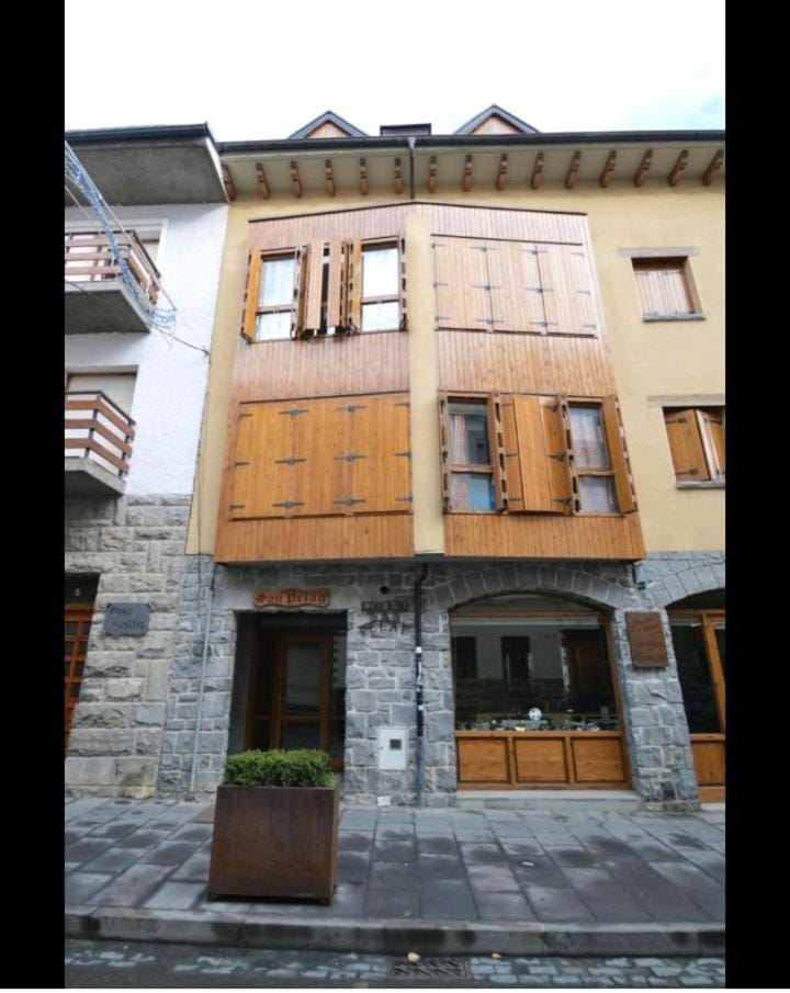 Property building, Facade/entrance