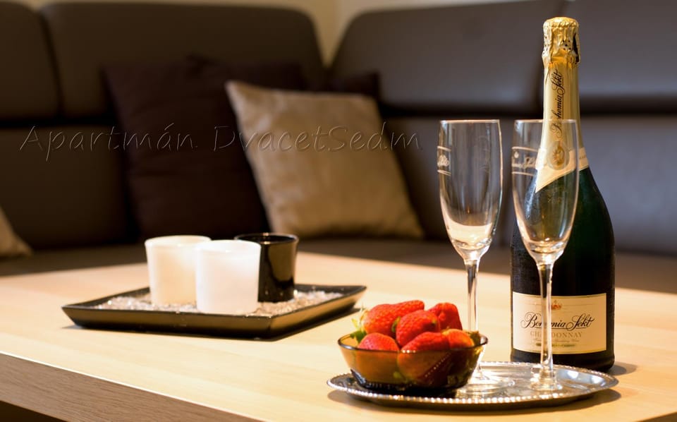 Food and drinks, Dinner, Drinks, Alcoholic drinks