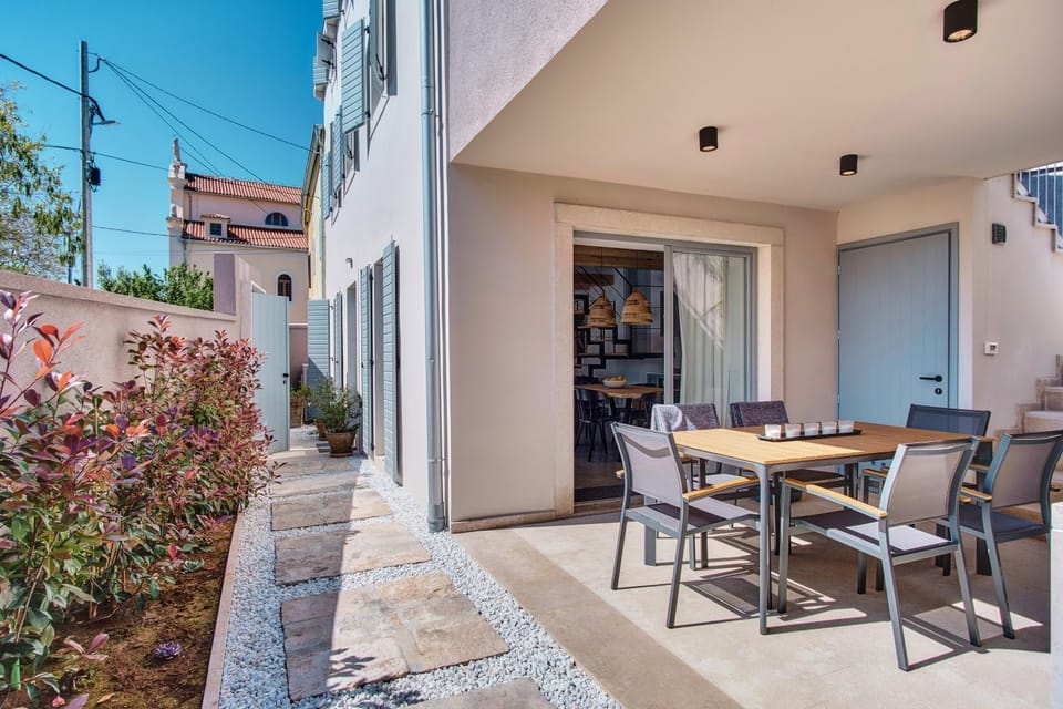 Facade/entrance, Garden, Seating area