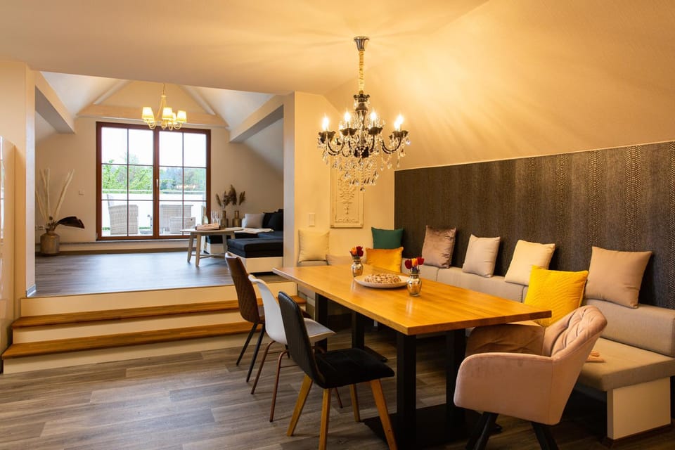 Seating area, Dining area