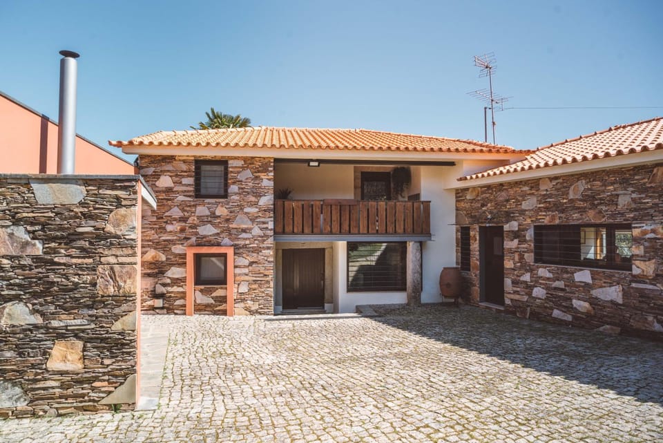Casa das Santiagas em Arouca House in Aveiro District, Portugal