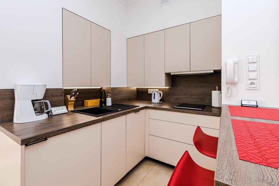 Kitchen or kitchenette, dishwasher