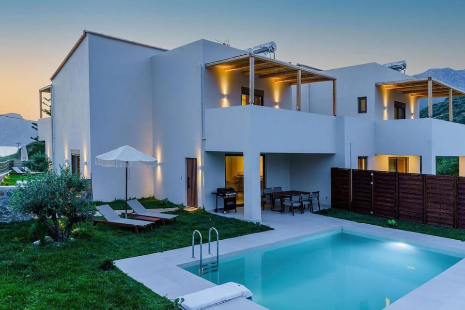 Property building, Patio, Garden, Pool view, Swimming pool, Inner courtyard view, sunbed