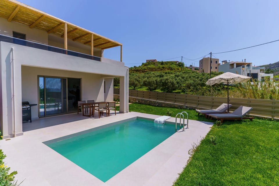 Property building, Patio, Garden, Seating area, Pool view, Swimming pool, Inner courtyard view, sunbed