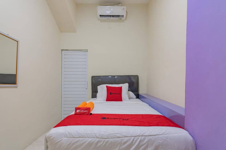 RedDoorz near Trans Studio Bandung 3 Hotel in Bandung