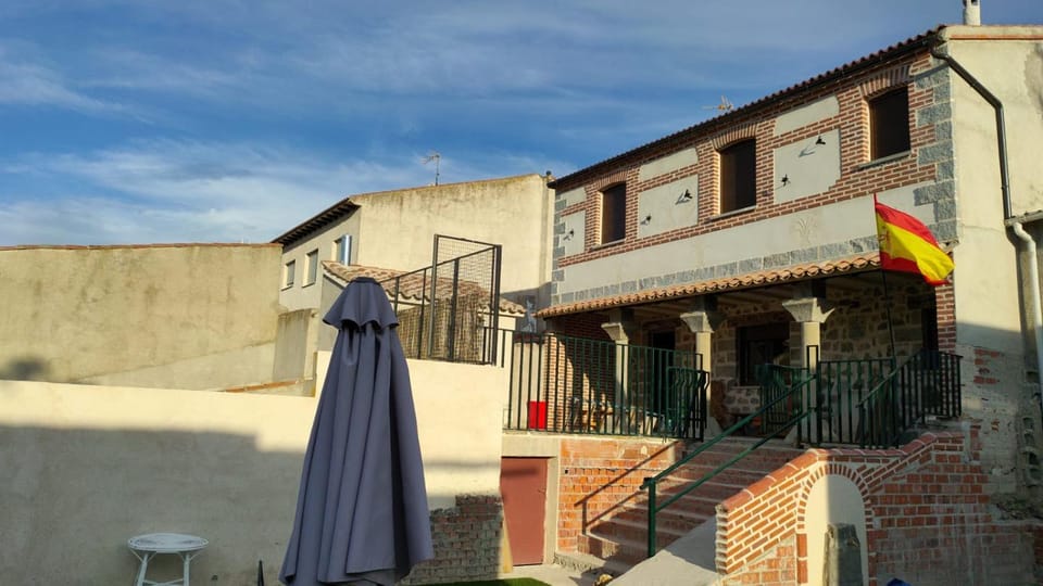 Casa Rural Baños de la Reina con piscina climatizada House in Castile and León
