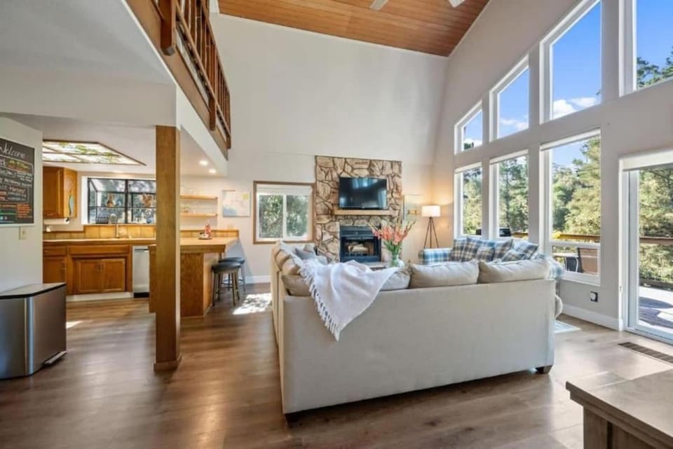 Forest Home with Deck, EV Station, King Beds House in Cambria
