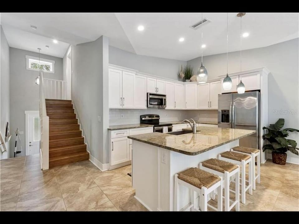 AMI/Holmes Beach - 3/2 Home - Private Heated Pool and Yard - walk to beach Villa in Holmes Beach