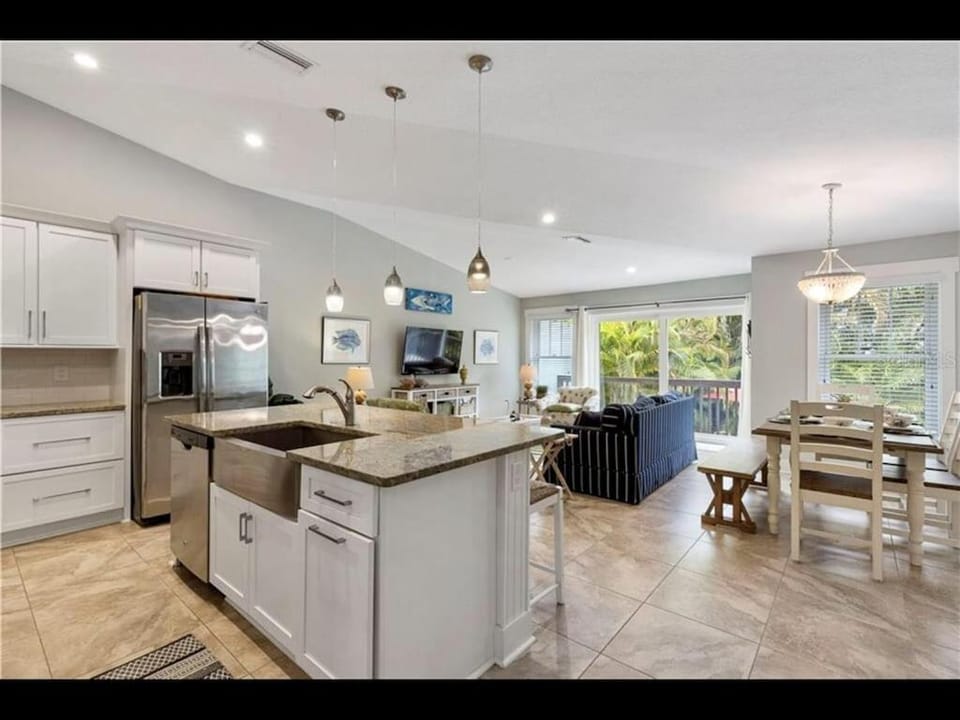 AMI/Holmes Beach - 3/2 Home - Private Heated Pool and Yard - walk to beach Villa in Holmes Beach