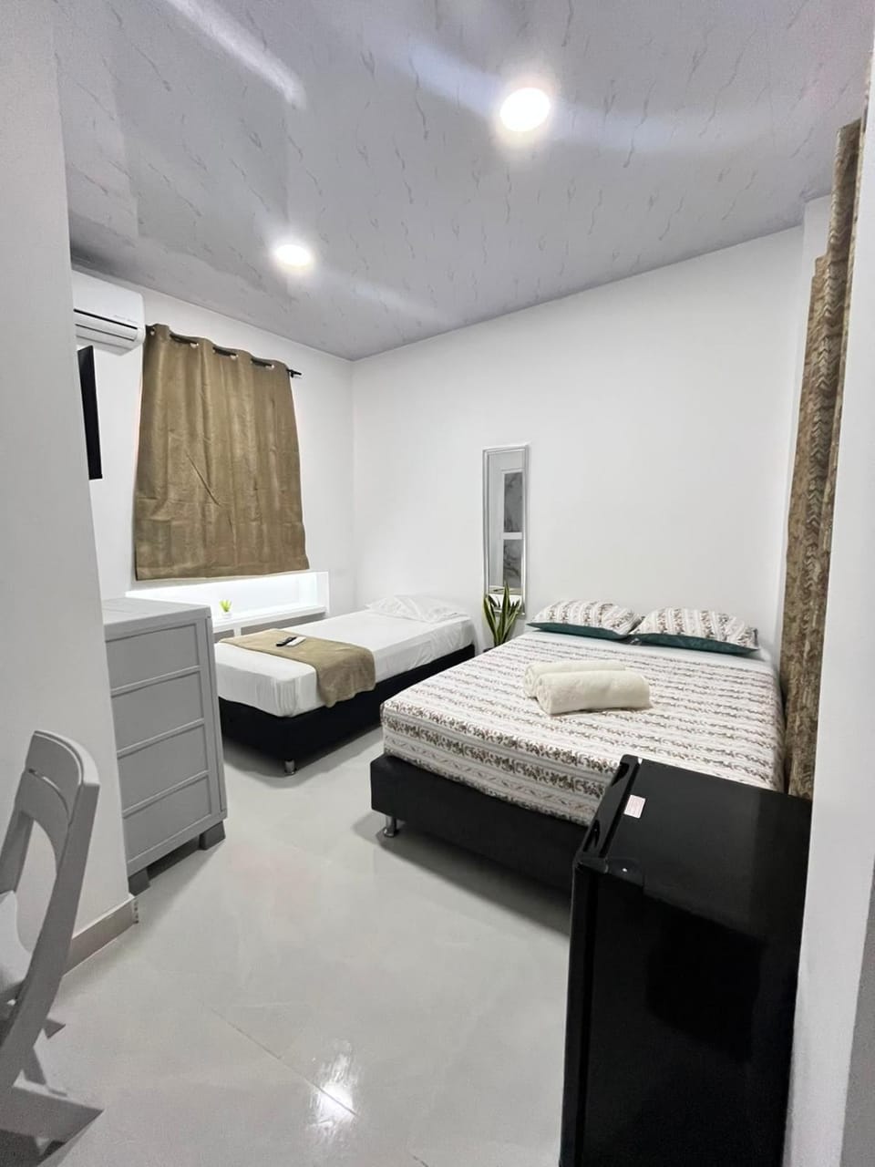 Photo of the whole room, Bedroom