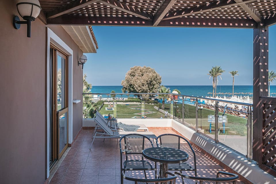 Natural landscape, View (from property/room), Balcony/Terrace, Beach, Sea view
