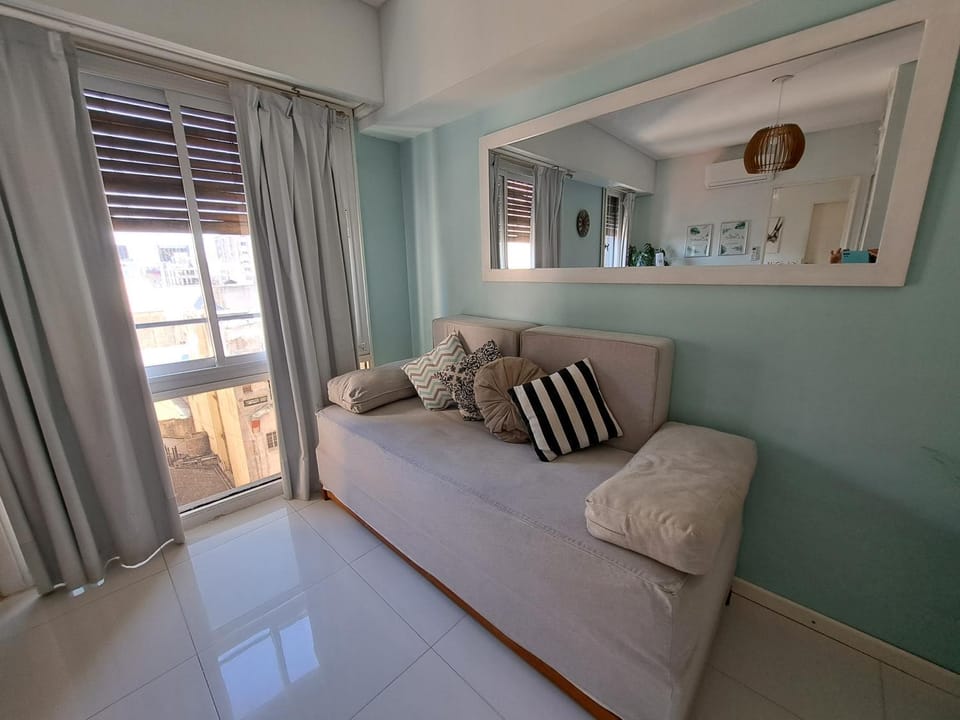 SELIZ SUITES LUMINOSO, CON COCHERA para Auto Mediano o Pequeño como adicional Apartment in Buenos Aires