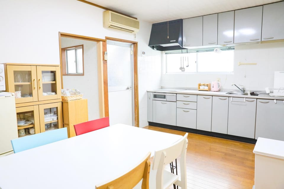HAT Koizumi, near from JR Koizumi station 大和小泉駅徒歩2分の貸切一軒家 Vacation rental in Japan