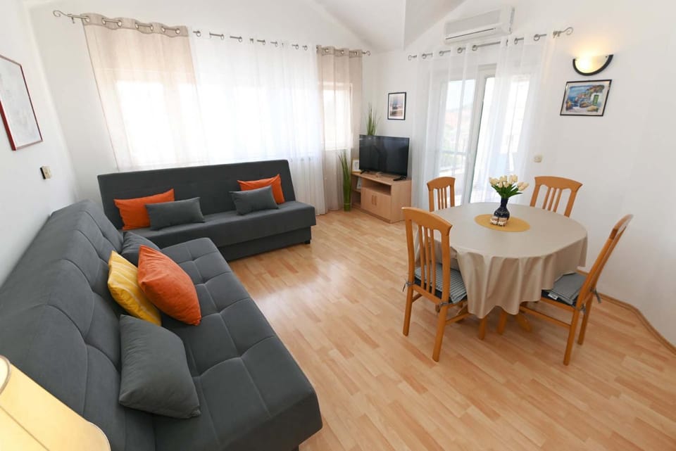 Apartments Divna Apartment in Murter