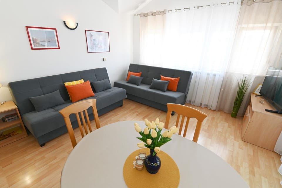 Apartments Divna Apartment in Murter