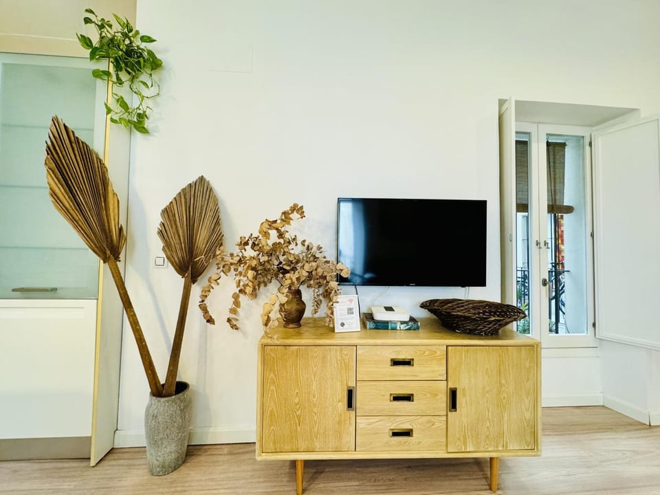 Communal lounge/ TV room, Living room