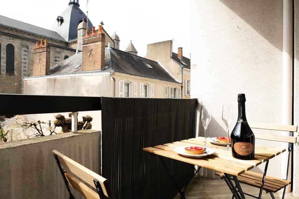 Le Grand Chambord Apartment in Laval