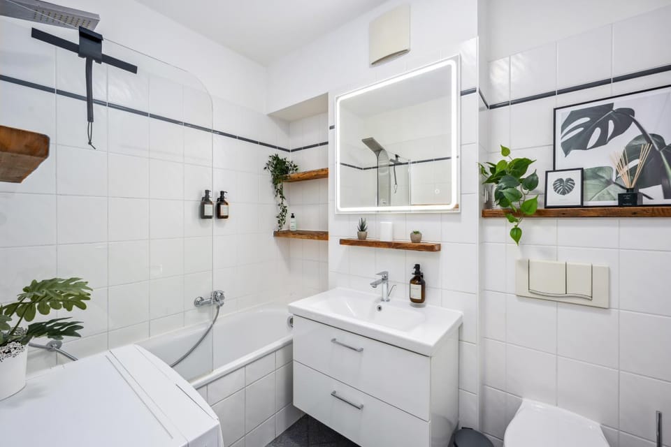 Shower, Toilet, Bathroom, Bath
