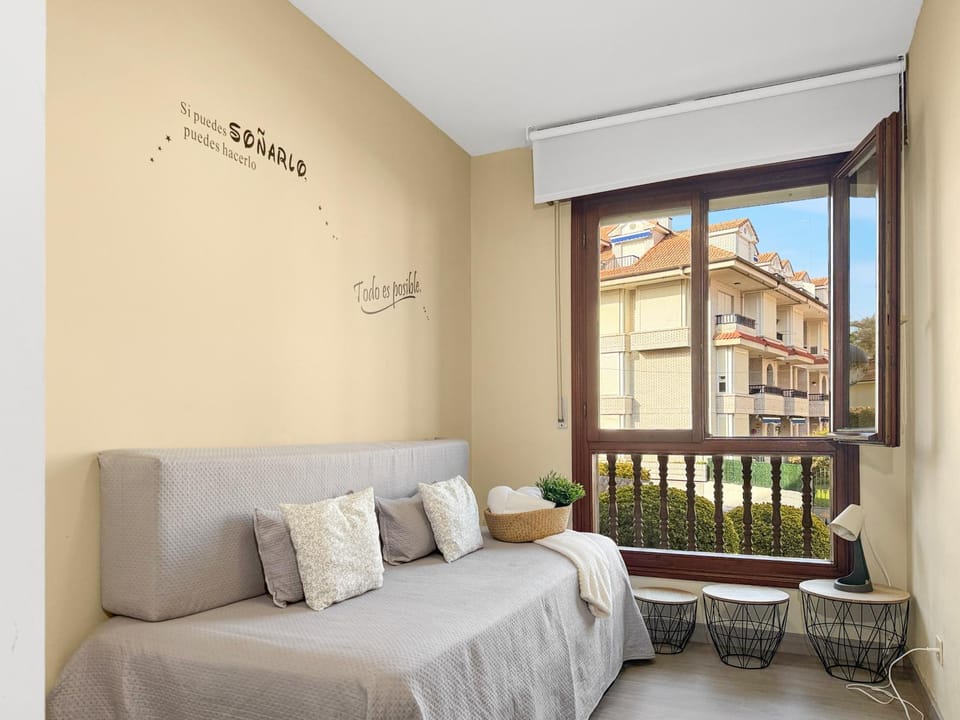 Apartamento en la playa con piscina - Azcona 6004 Apartment in Cantabria