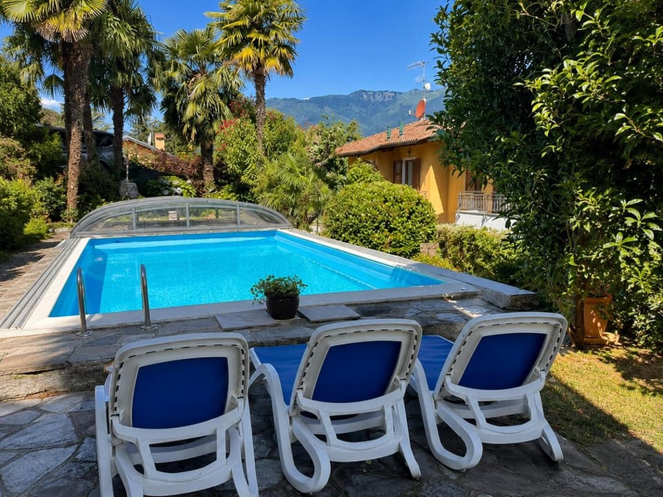 Swimming pool, sunbed