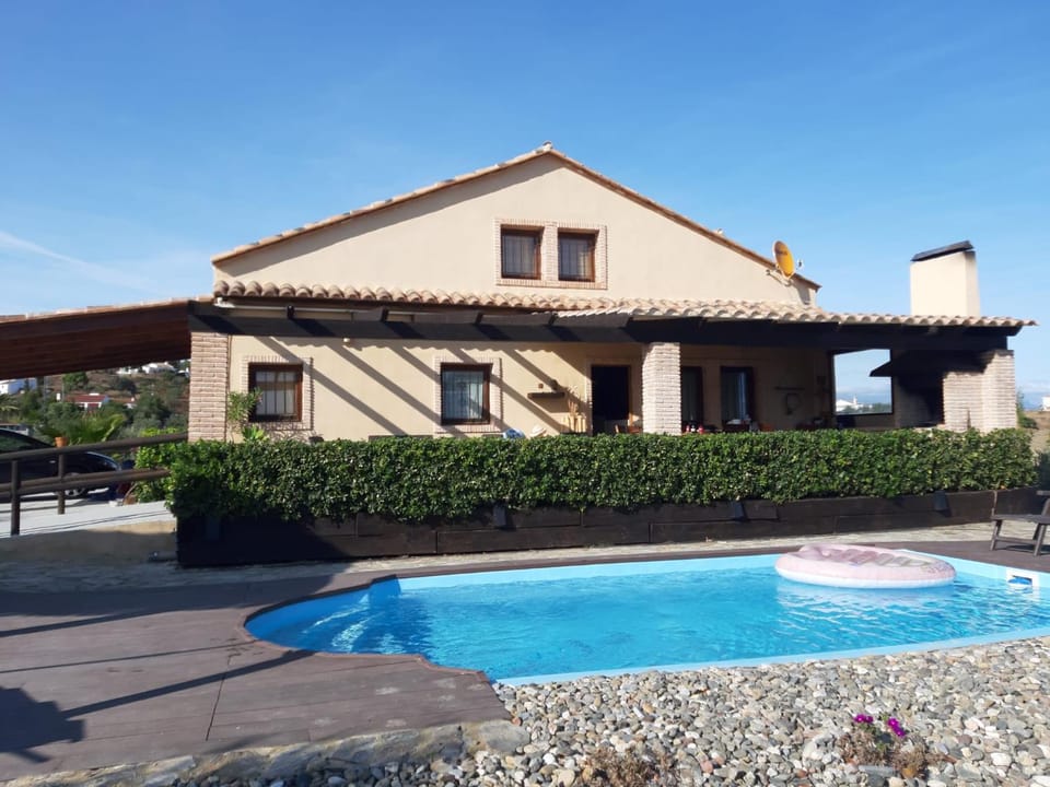 Spring, Swimming pool